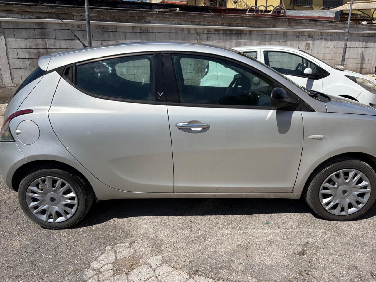 Lancia ypsilon 1.2 gold
