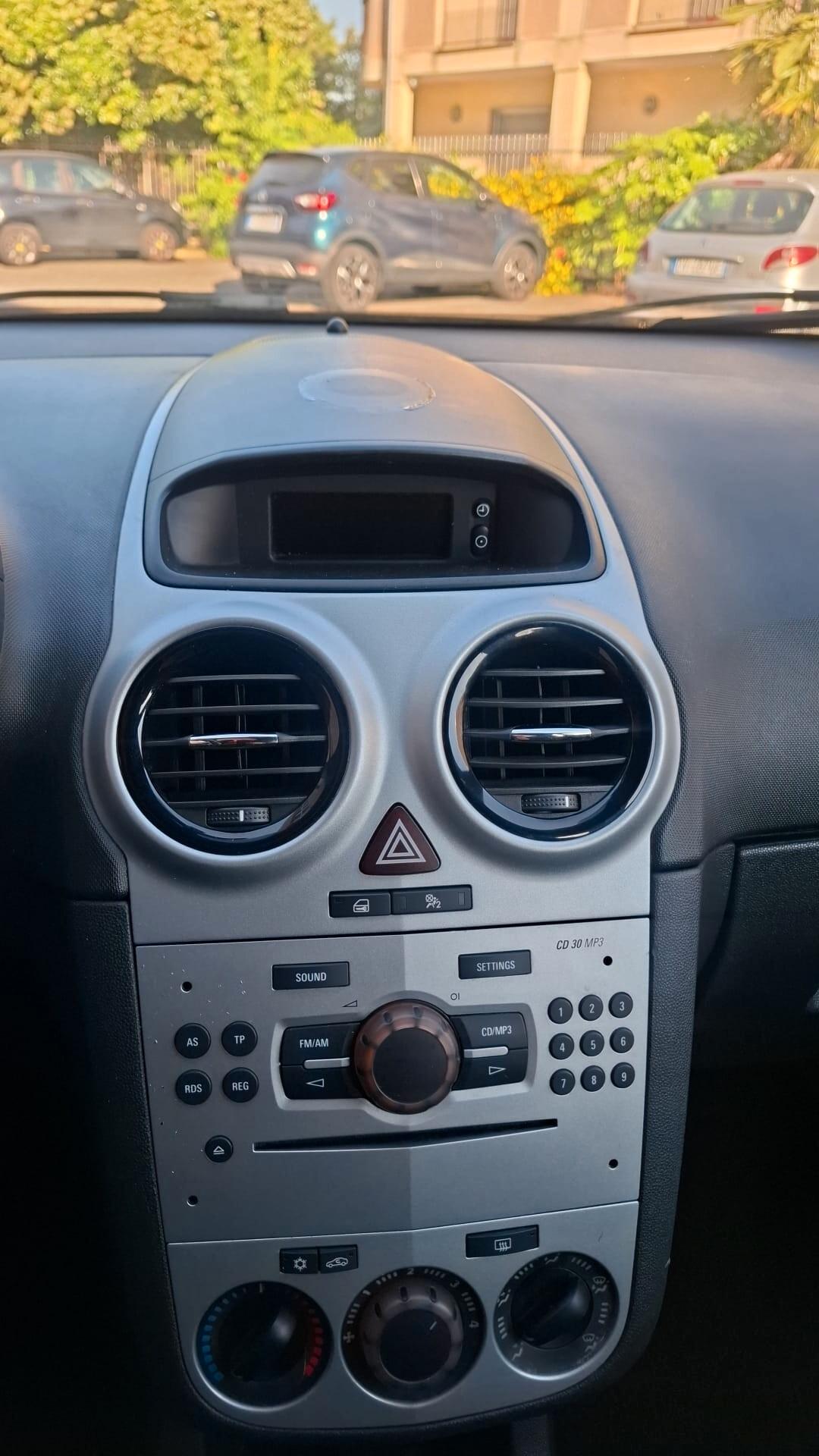 Opel Corsa 1.2 5 porte Cosmo