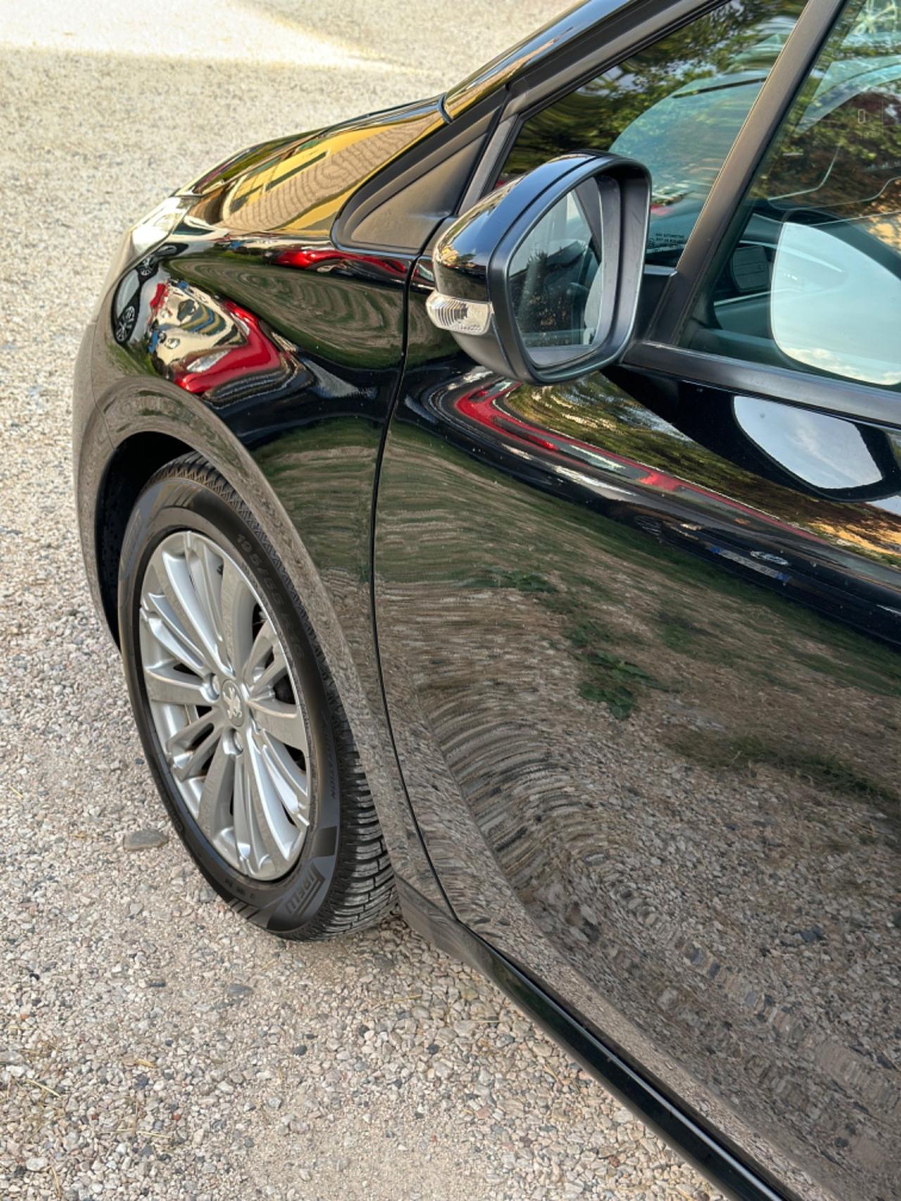 Peugeot 208 82 5P ALLURE NEOPAT KMCERT UNICOPR