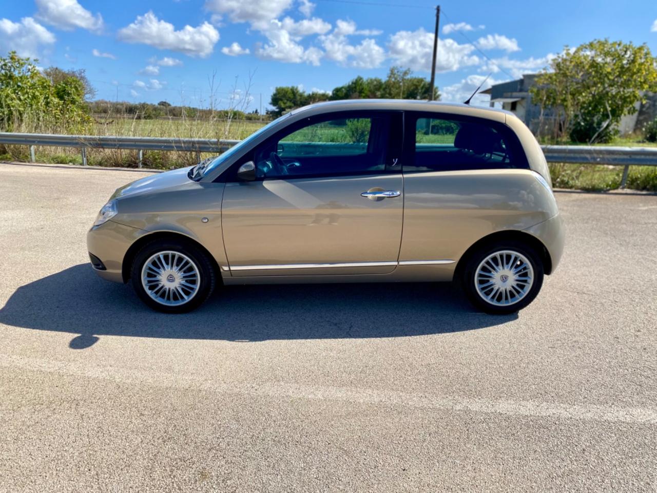 Lancia Ypsilon 1.3 MJT 75 CV