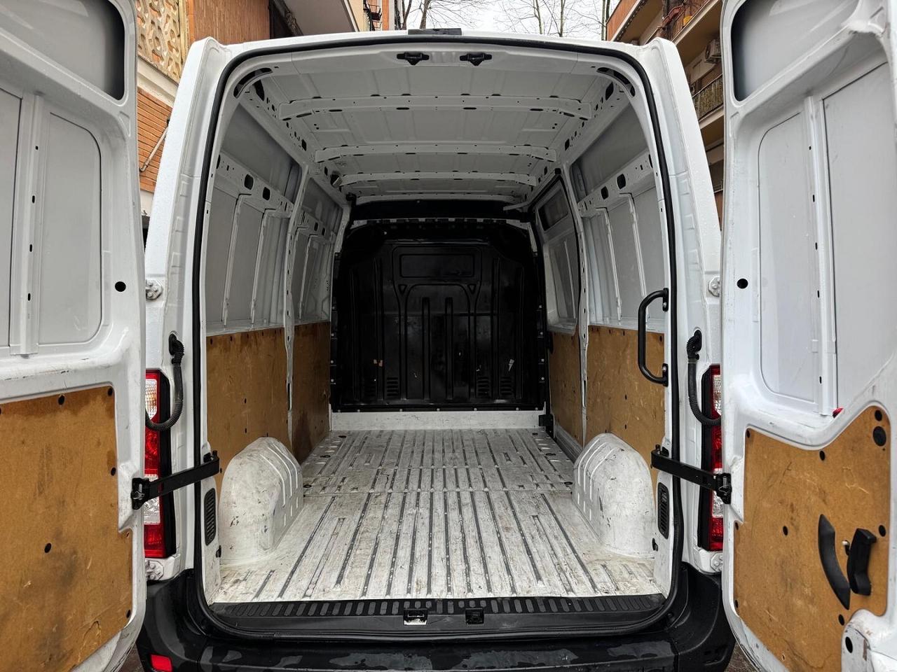 RENAULT Master T35 2.3 dCi 135CV PM-TM