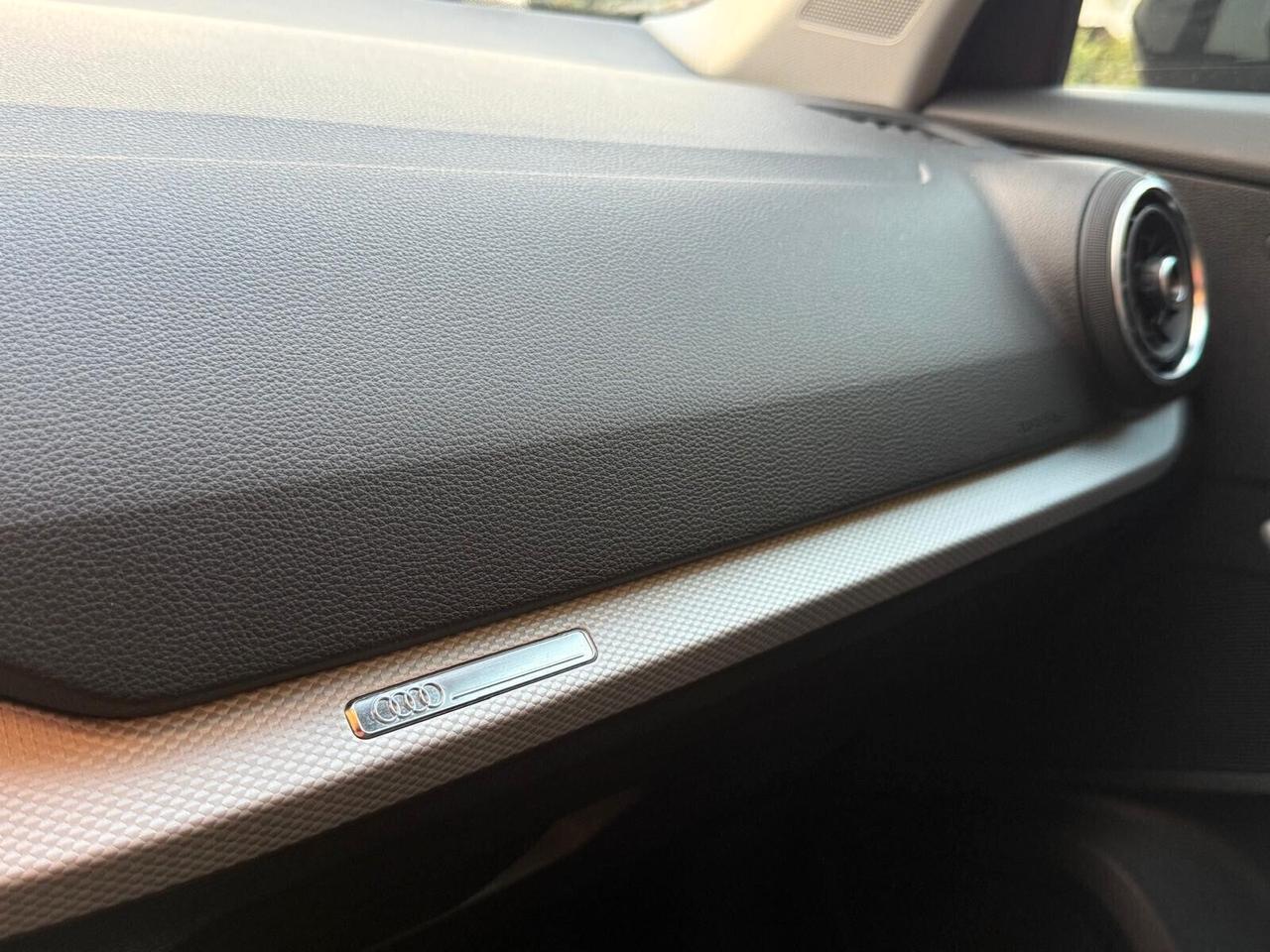 Audi Q2 35 TDI S tronic Business