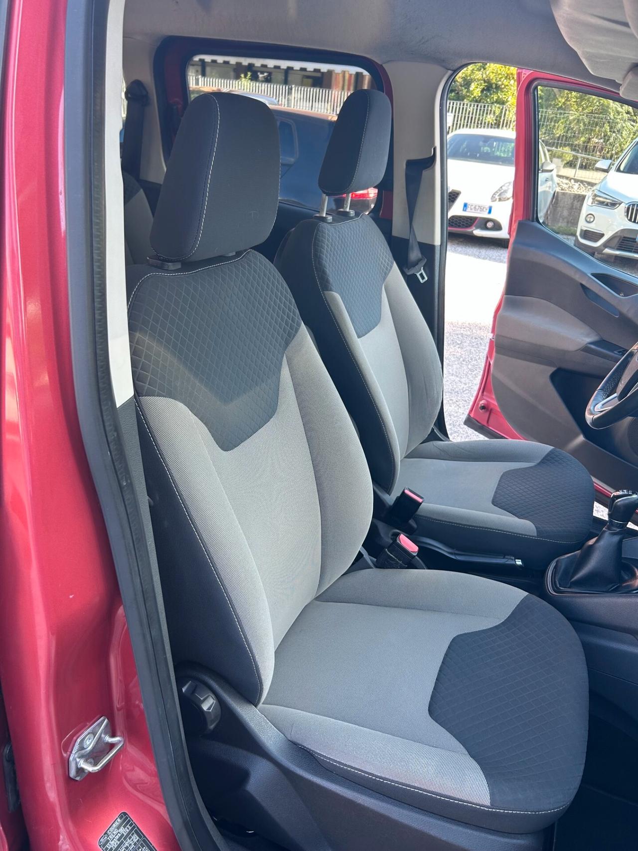 Ford Tourneo Courier 1.5 TDCI 75 CV