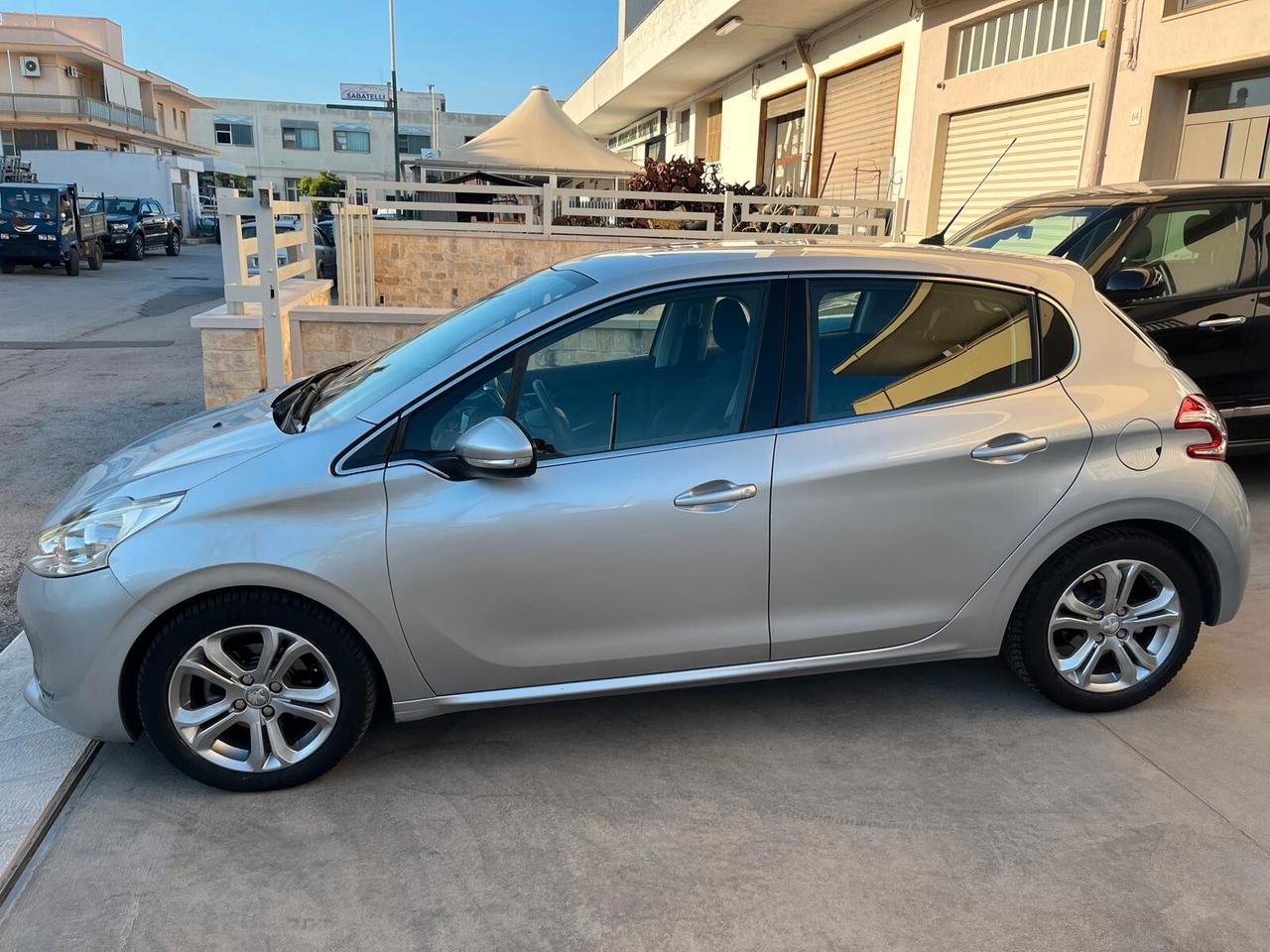Peugeot 208 1.6 e-HDi 92 CV 5 porte Allure