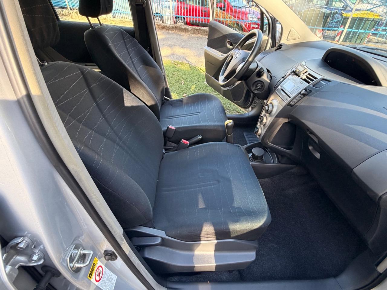Toyota Yaris 1.3 Benz 5 porte Sol *OK NEO PATENTATI*