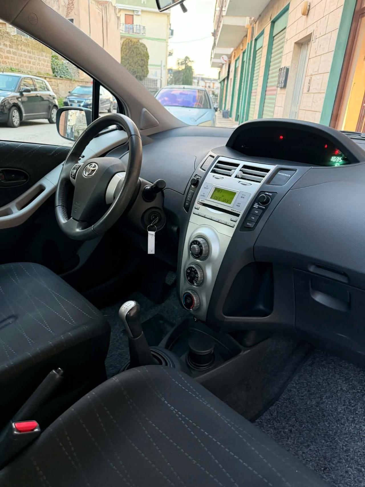 Toyota Yaris 1.0 5 porte