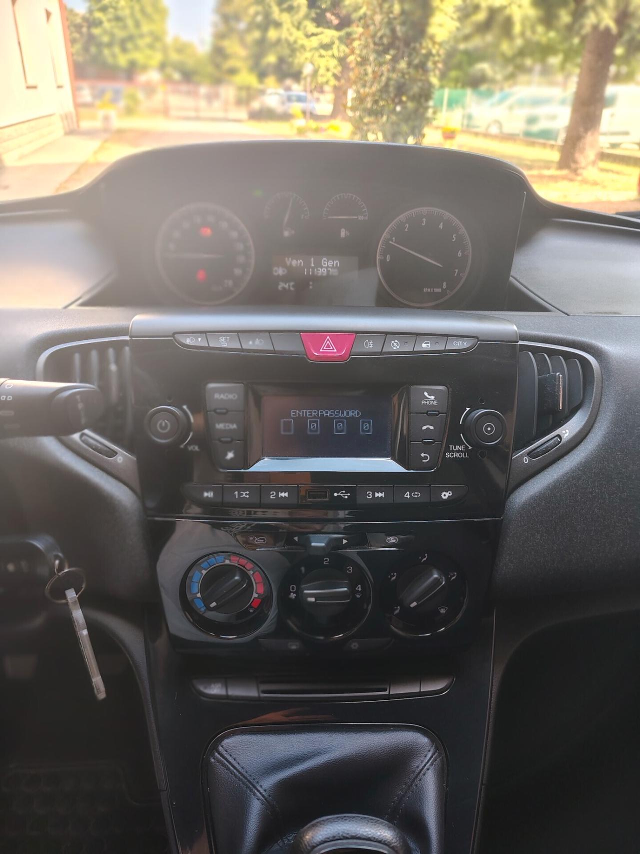 Lancia Ypsilon Hybrid AL PREZZO DEL BENZINA!!!