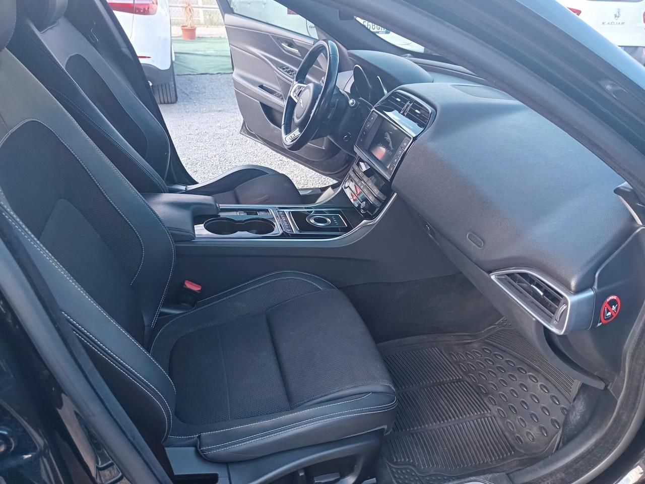 Jaguar XE 2015 - 2.0 D Turbo 180CV aut. R-Sport LB AUTOMOBILI