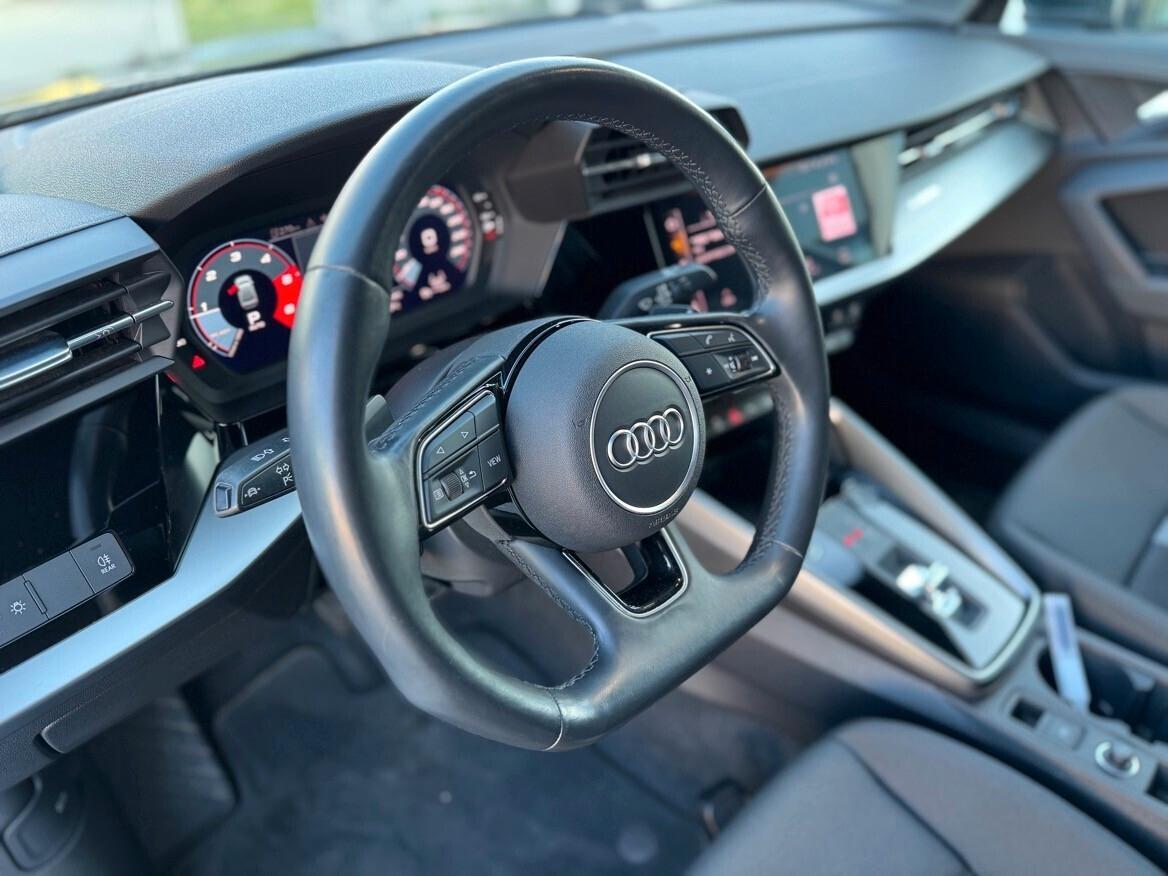 Audi A3 Sedan 35 TDI S tronic Sport Cerchi da 18'