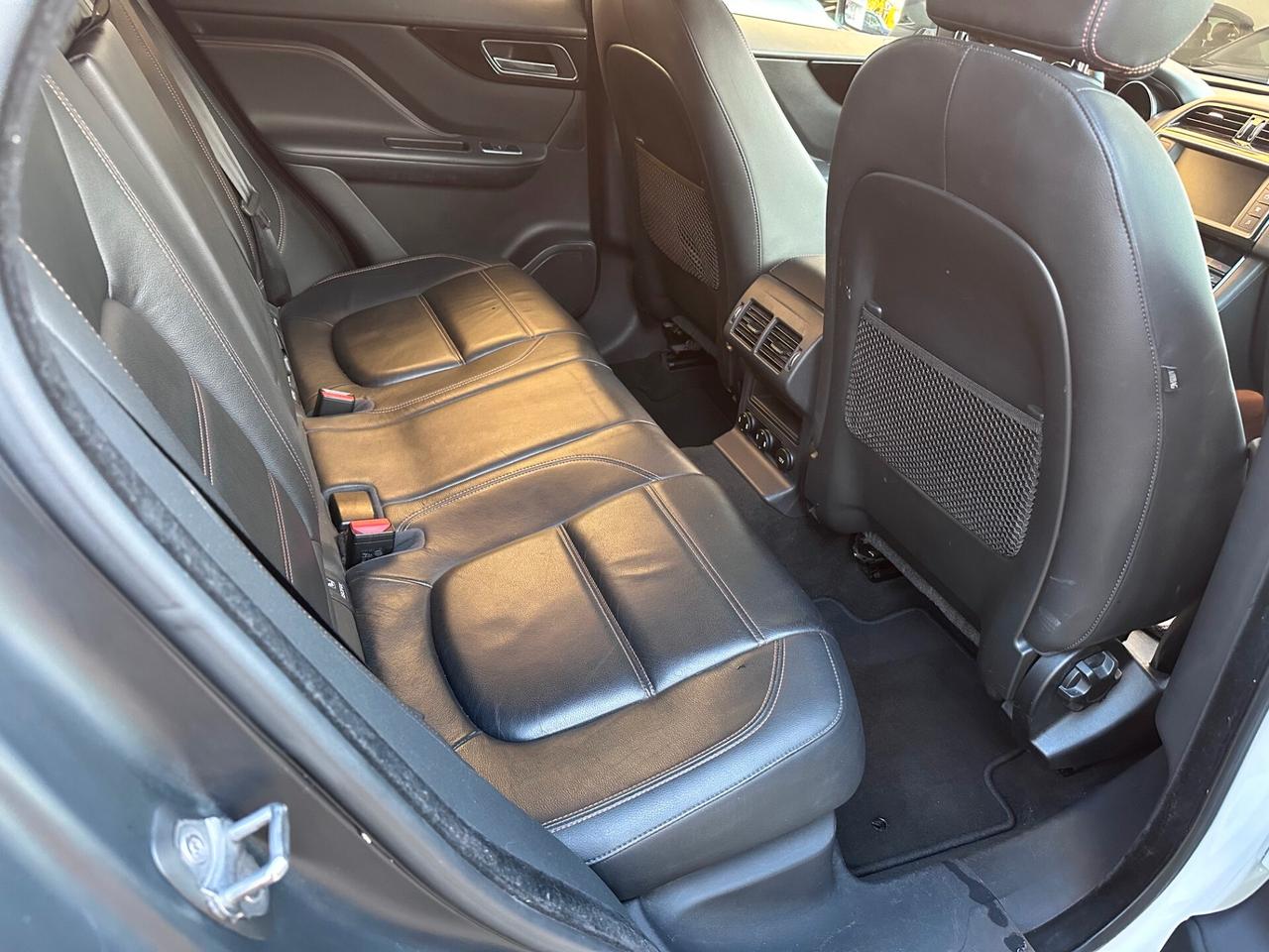 Jaguar F-Pace 2.0 D 180 CV AWD Pure*EURO6*PELLE