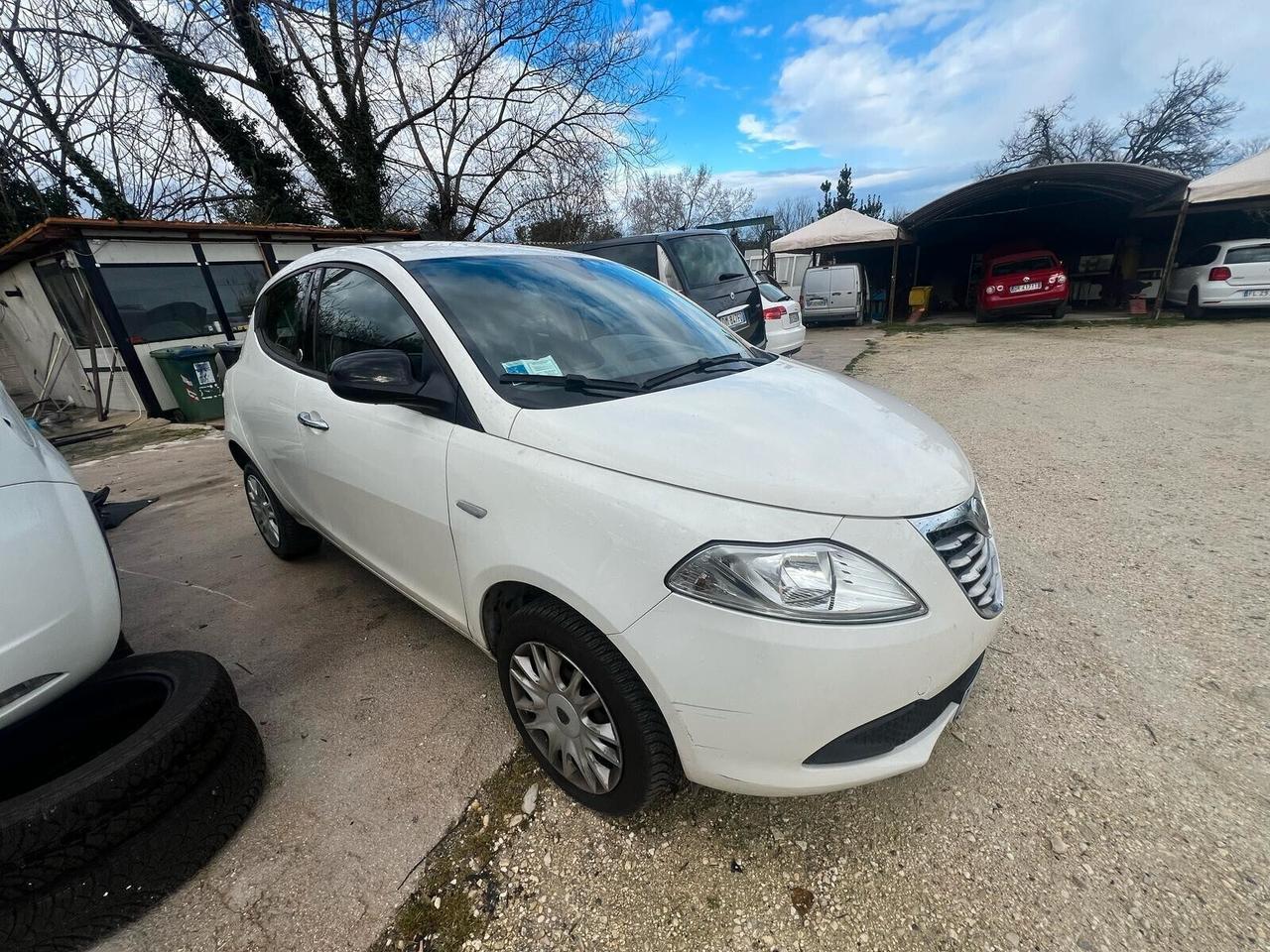 Lancia Ypsilon 0.9 TwinAir 85 CV 5 porte Metano Ecochic Gold PROBLEMI AL MOTORE