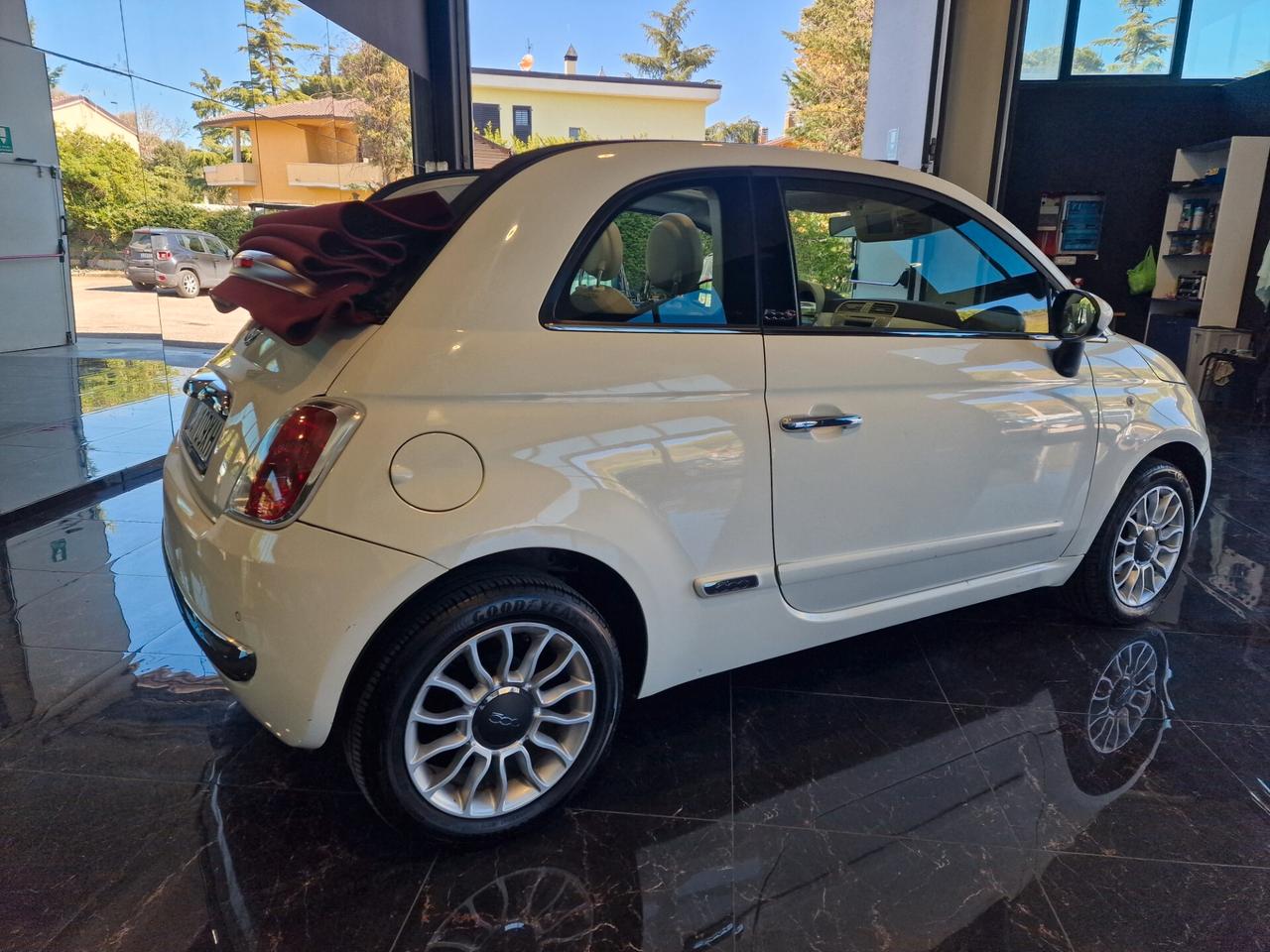 Fiat 500 1.2 by Gucci Cabrio, 136 mila chilometri.