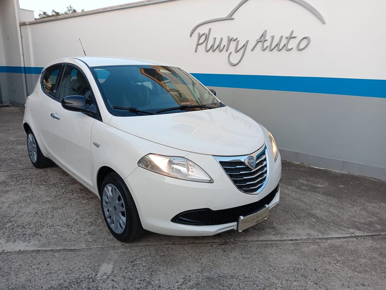 Lancia Ypsilon 1.2 69 CV 5 porte S&S Silver