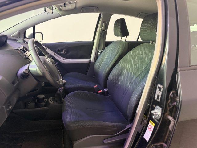 TOYOTA Yaris 1.0 5 ,porte Sol