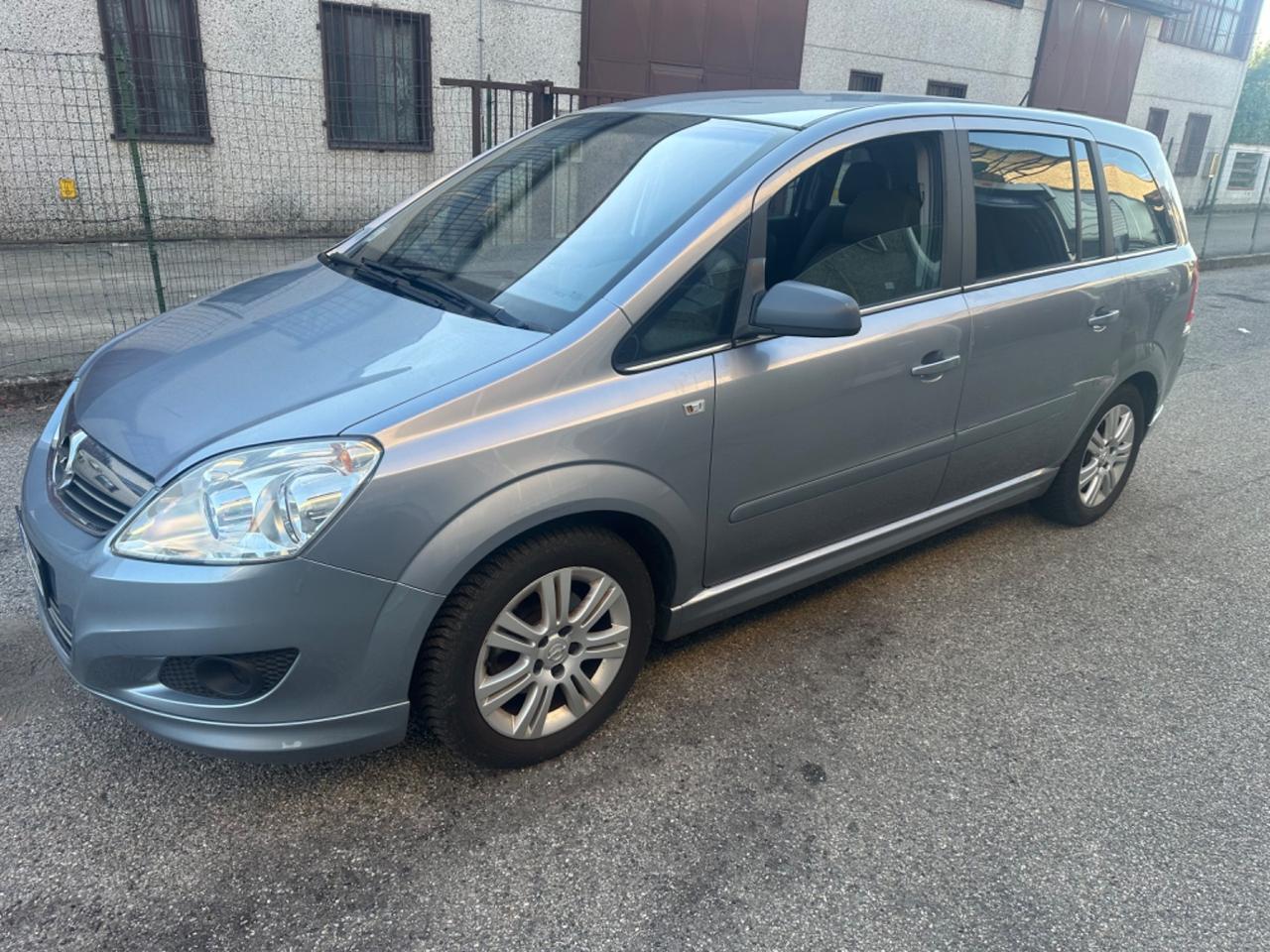 Opel Zafira 1.8 16V VVT Cosmo