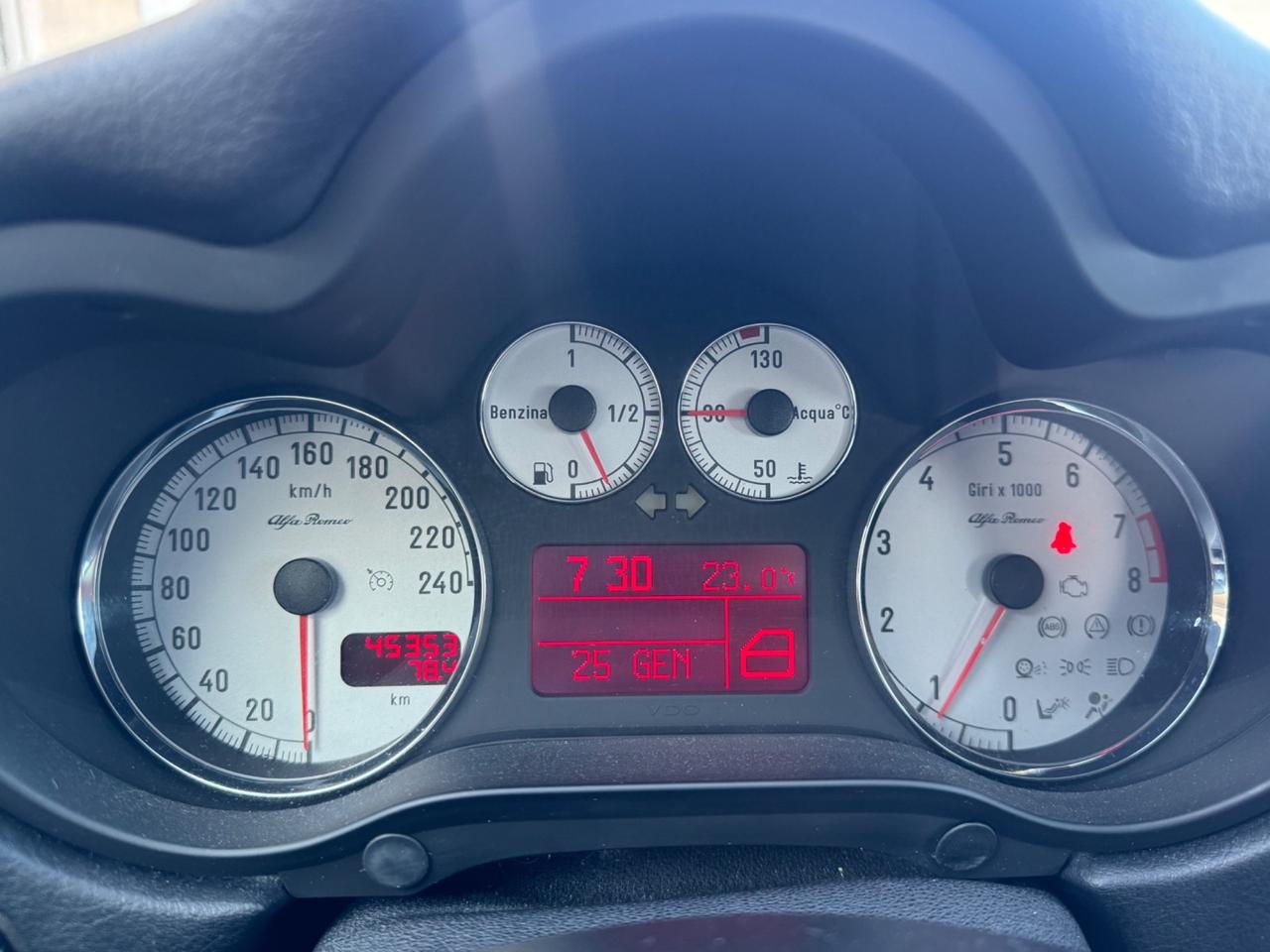 Alfa Romeo 147 1.6 16V TS 5P. Distinctive 45.000km