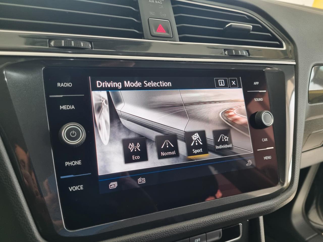 Volkswagen Tiguan 1.6 TDI SCR R-Line, VIRTUAL COCKPIT, KEYLESS