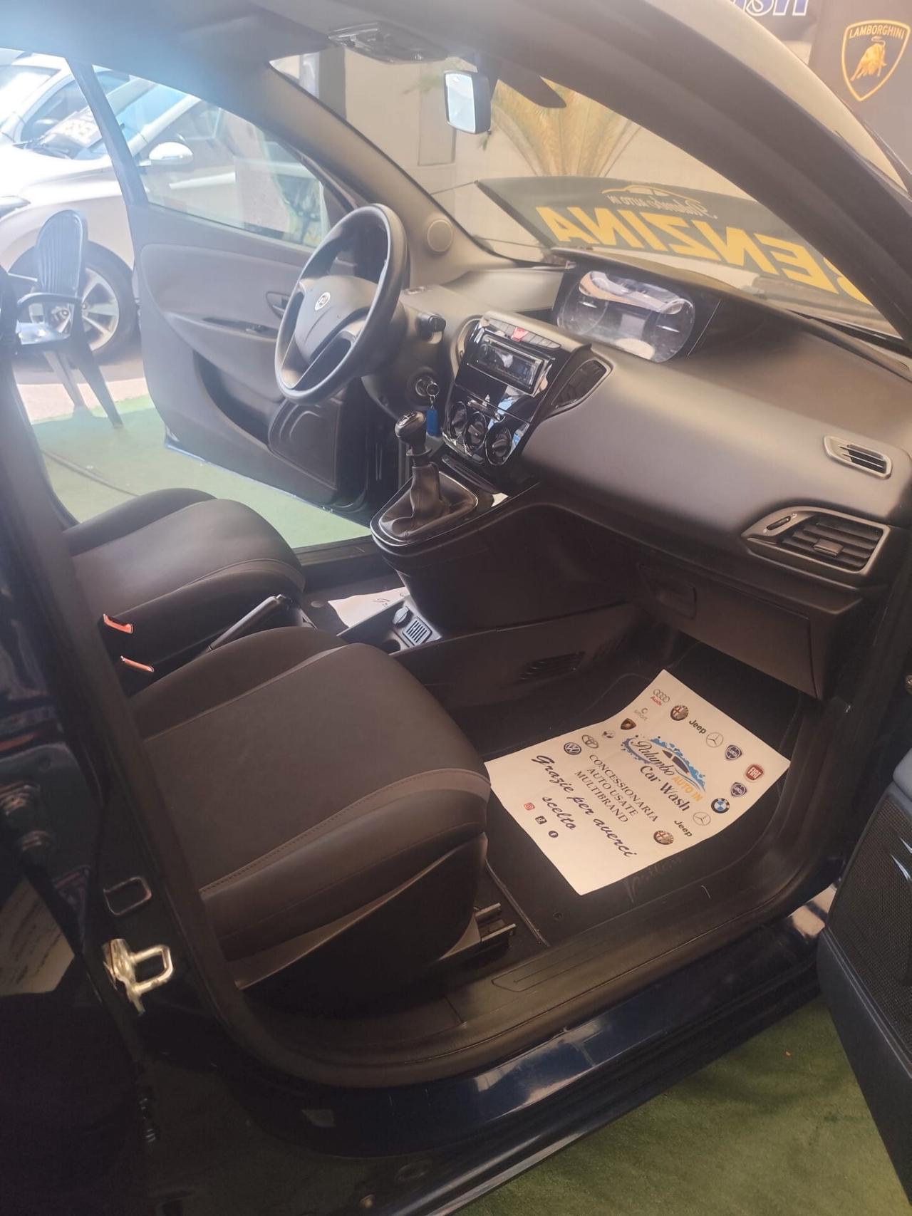 Lancia Ypsilon 1.2 69 CV 5 porte Platinum