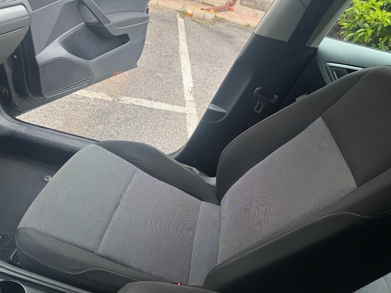 Volkswagen Golf 1.6 TDI DSG automatica