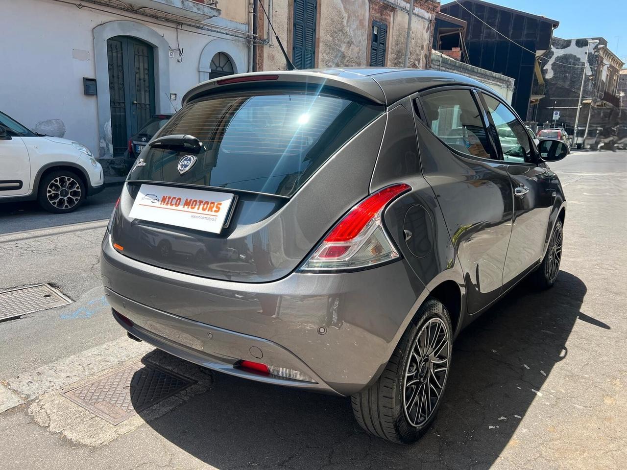 Lancia Ypsilon 1.2 69 CV 5 porte Platinum