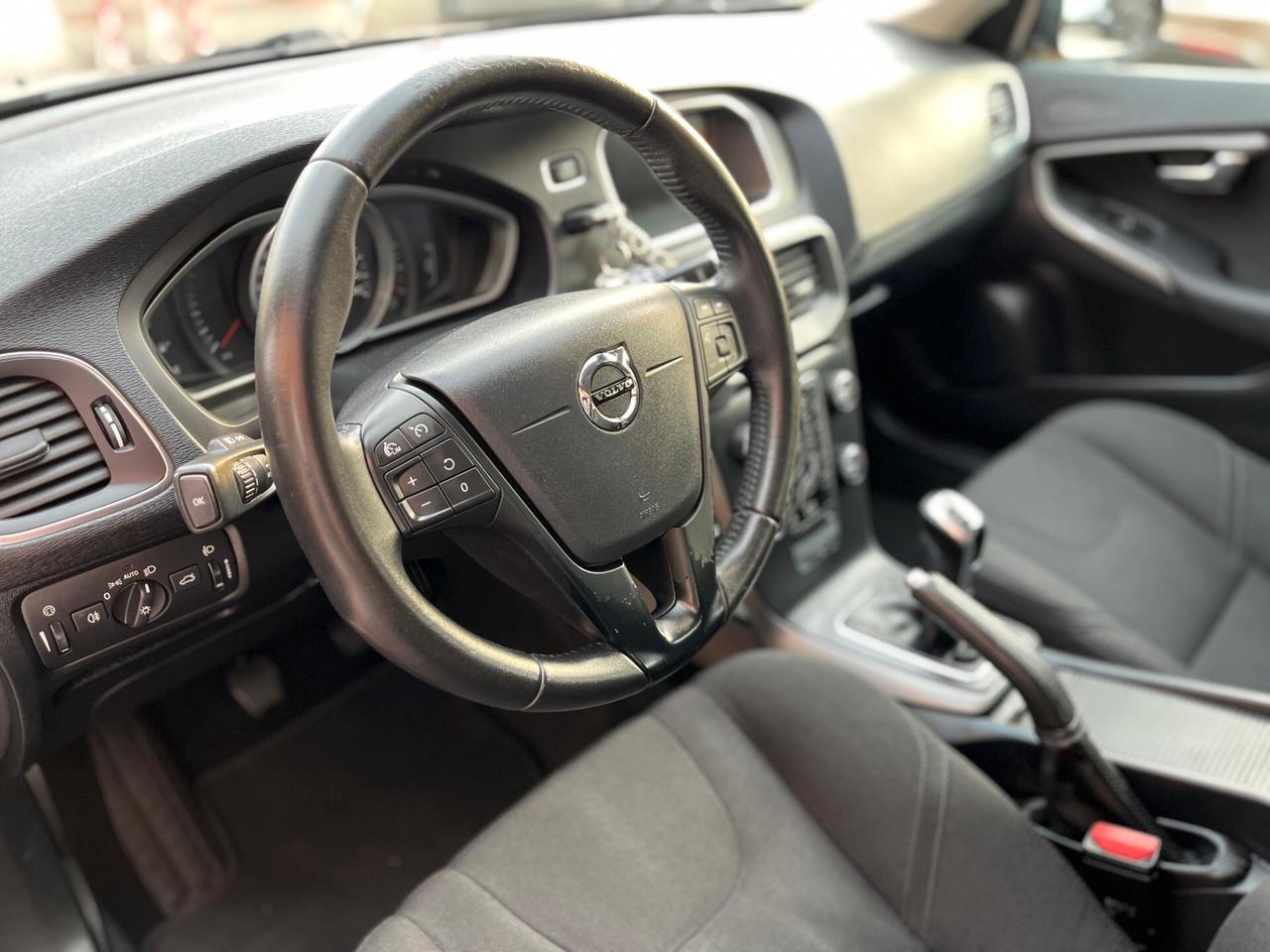 Volvo V40 D2 MOMENTUM