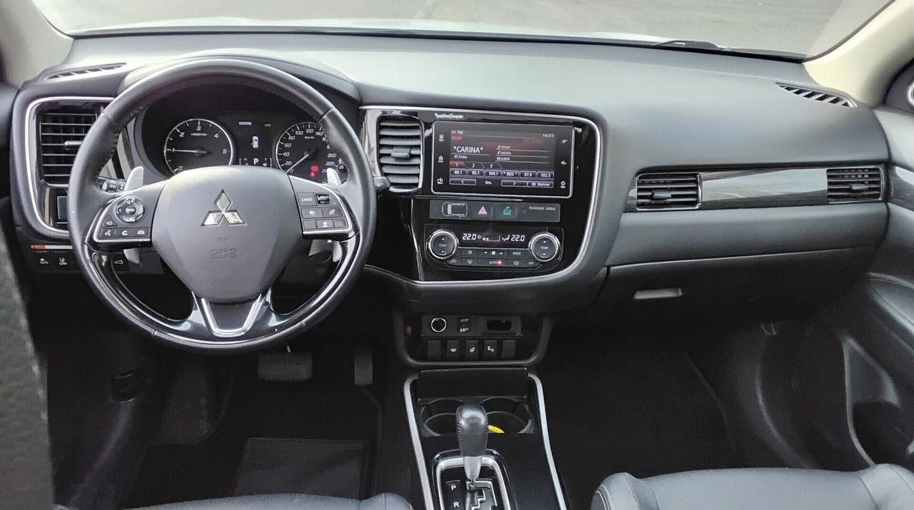 Mitsubishi Outlander 2.2 D INSTYLE PLUS 7 POSTI