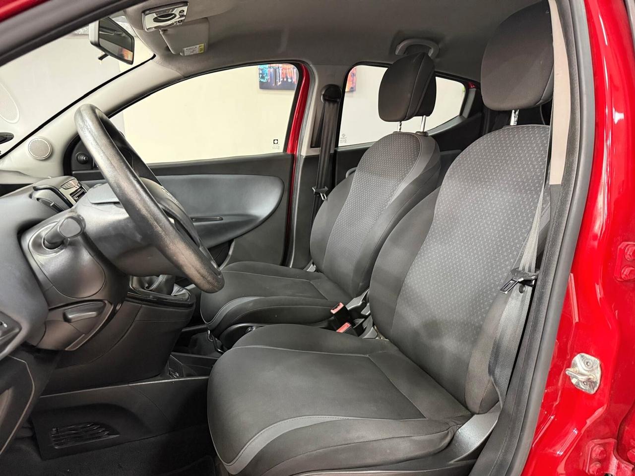 Lancia Ypsilon 1.2 69 CV 5 porte Silver