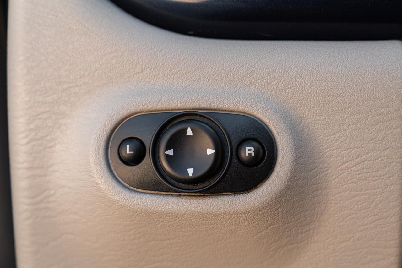 Chrysler PT Cruiser LIMITED 2.4 L CABRIOLET - CHR00001