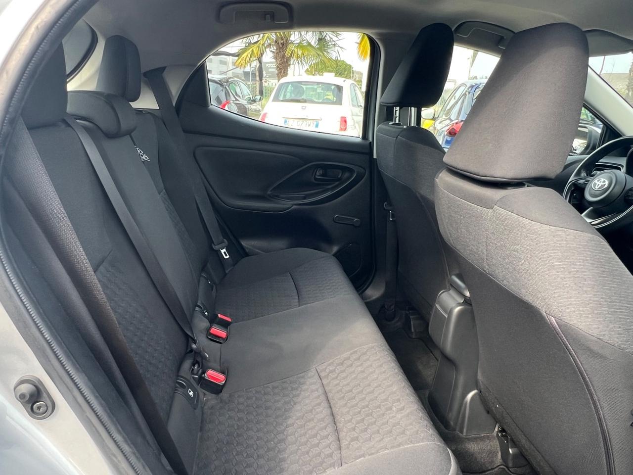 Toyota Yaris 1.5 Hybrid 5 porte Business FINANZIABILE