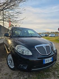 Lancia Ypsilon 1.2 69 CV Unyca