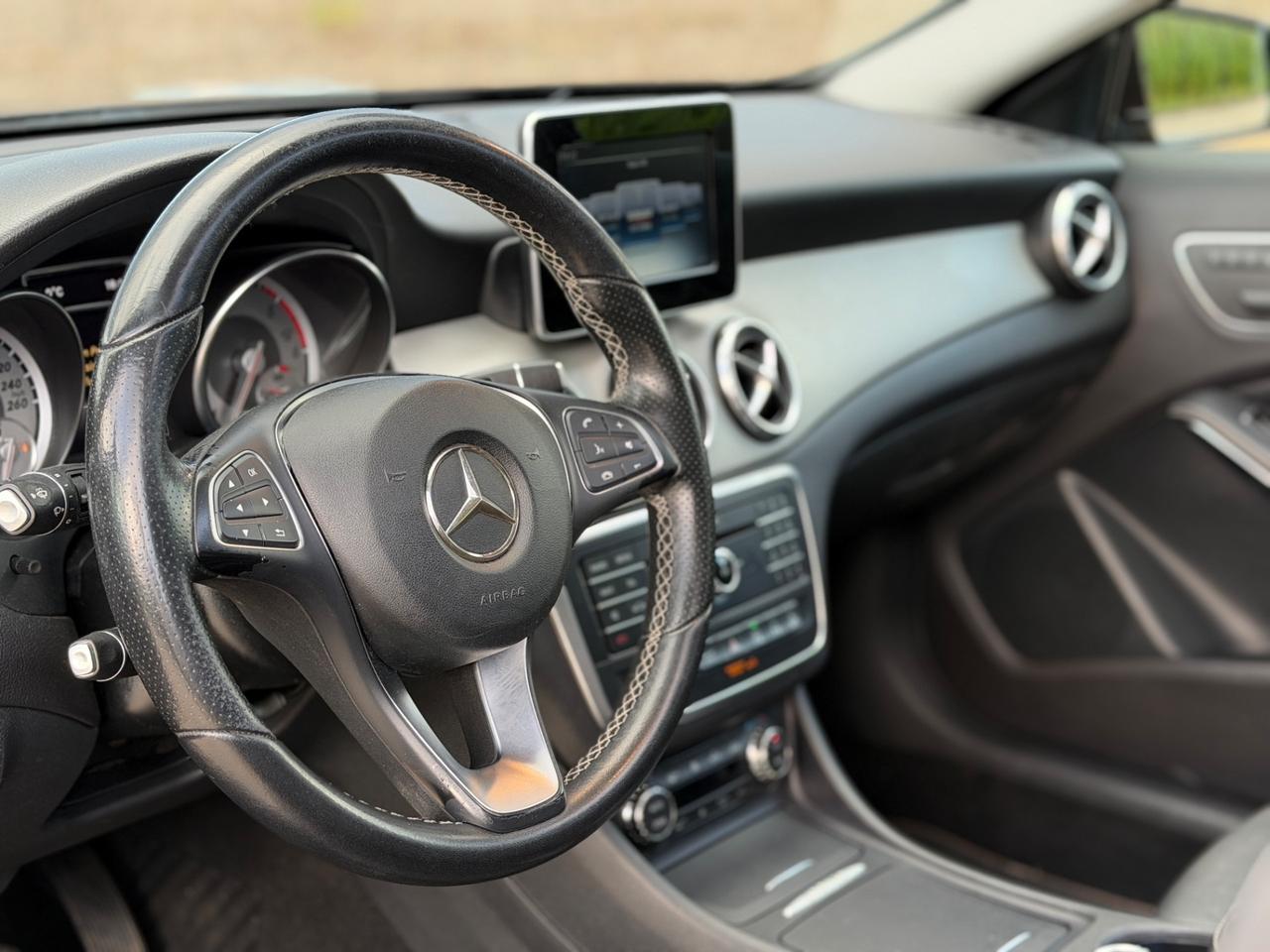 Mercedes-benz GLA 200 d Sport Tetto Garanzia