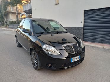 Lancia Ypsilon 1.4 16V Sport MomoDesign