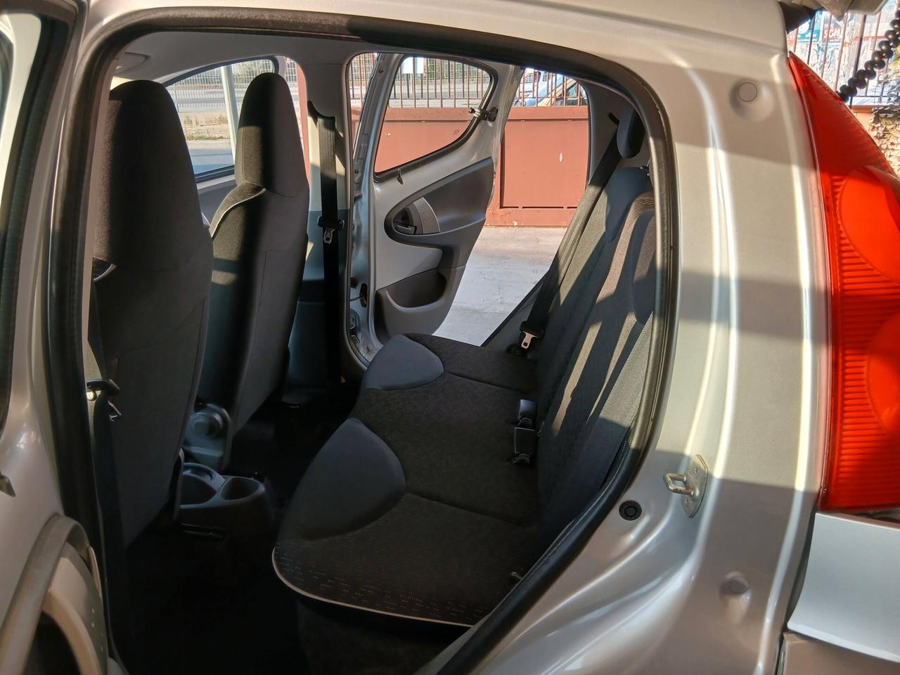 Peugeot 107 1.0b 5p solo km132000 full 10