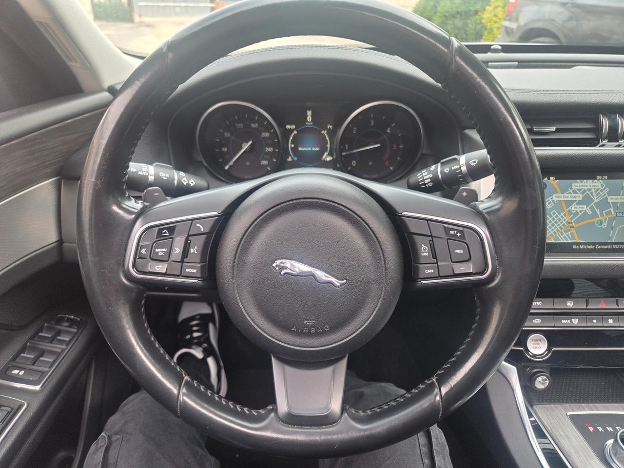 Jaguar XF 2.0 D 180 CV aut. Portfolio