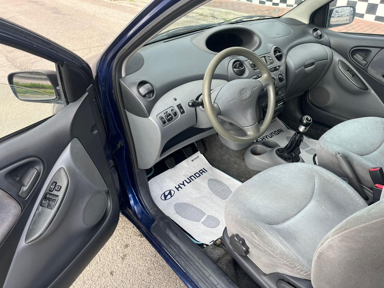 Toyota Yaris 1.0i 16V cat 3 porte Sol 2001