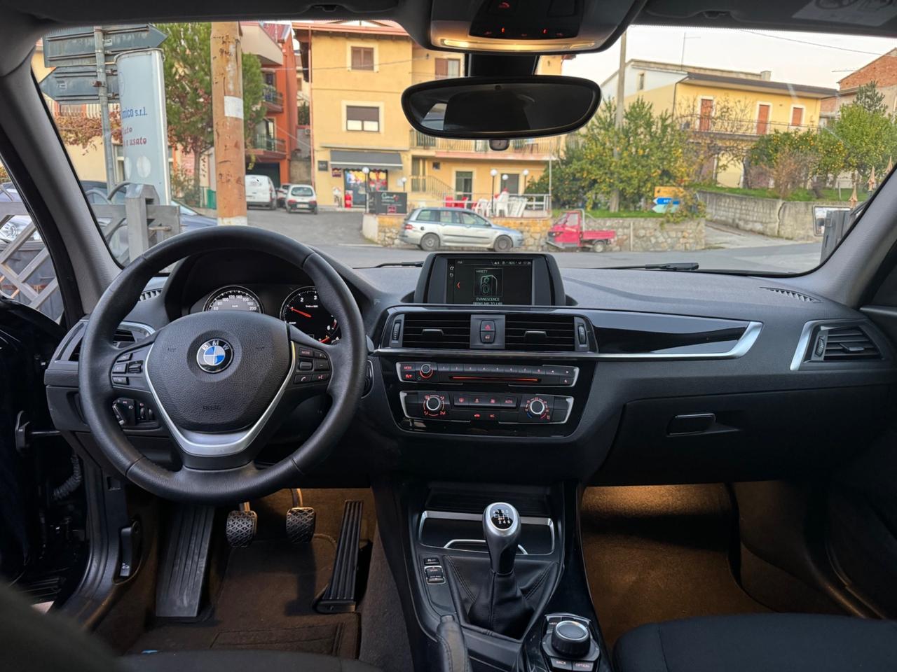 Bmw 116 116d 5p. Urban