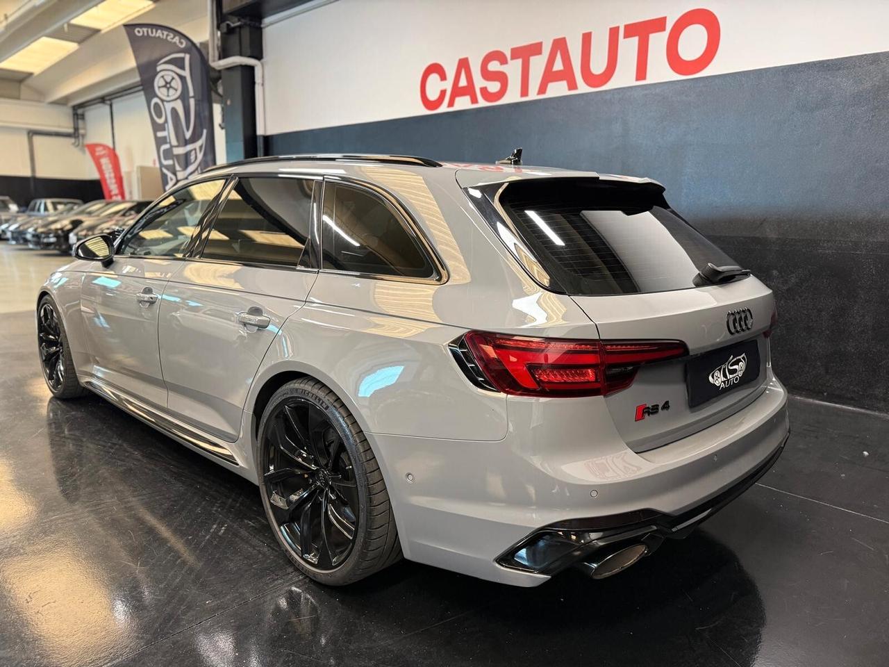AUDI RS4 AVANT quattro