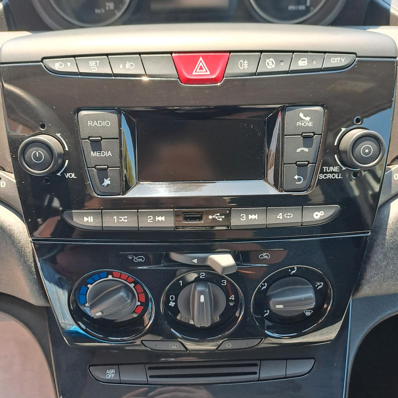 Lancia Ypsilon 1.0 Bz 70 Cv Hybrid Silver