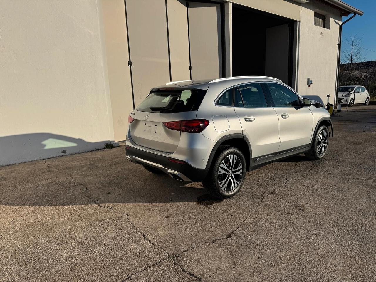 Mercedes-Benz GLA 250 e phev auto INCIDENTATA