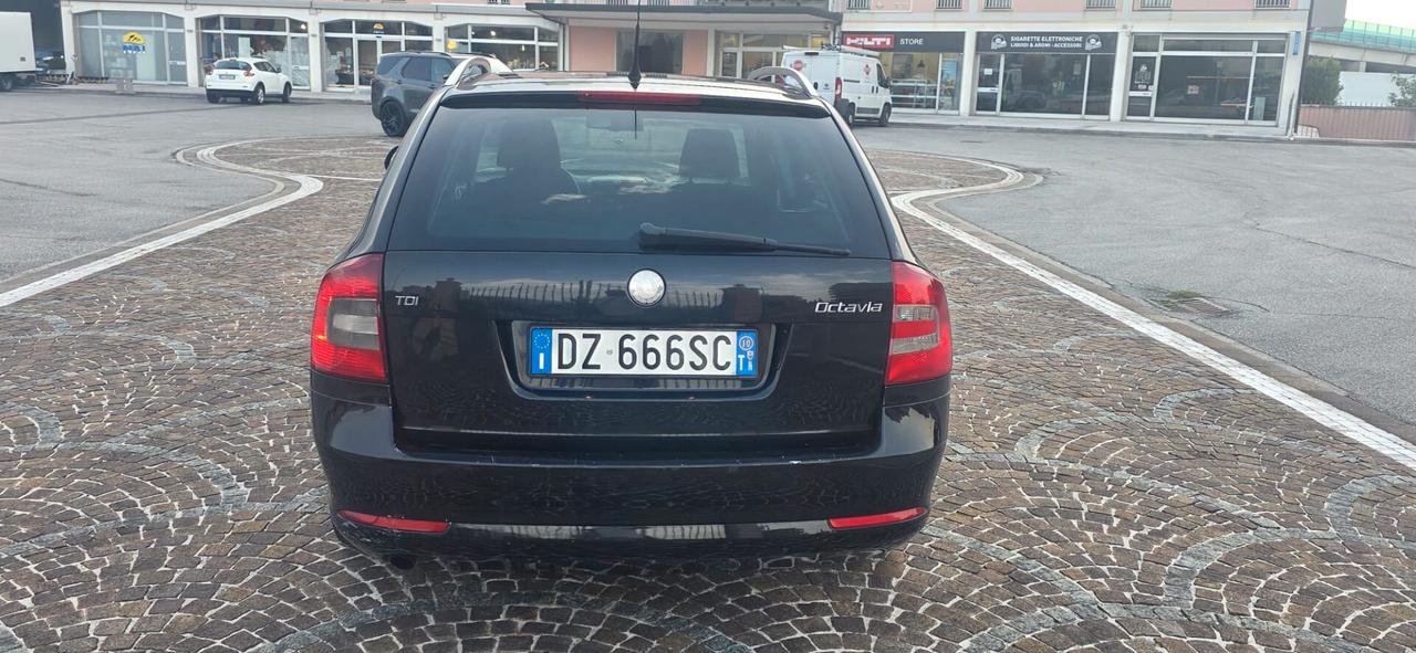 Skoda Octavia 1.6 TDI CR F.AP. Wagon Elegance
