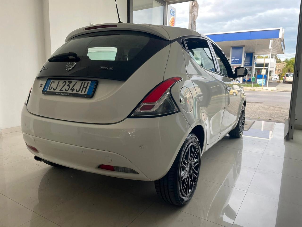 Lancia Ypsilon 1.0 FireFly 5 porte S&S Hybrid Ecochic Gold