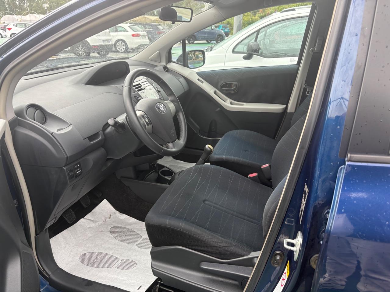 Toyota Yaris 1.0 5 porte Sol