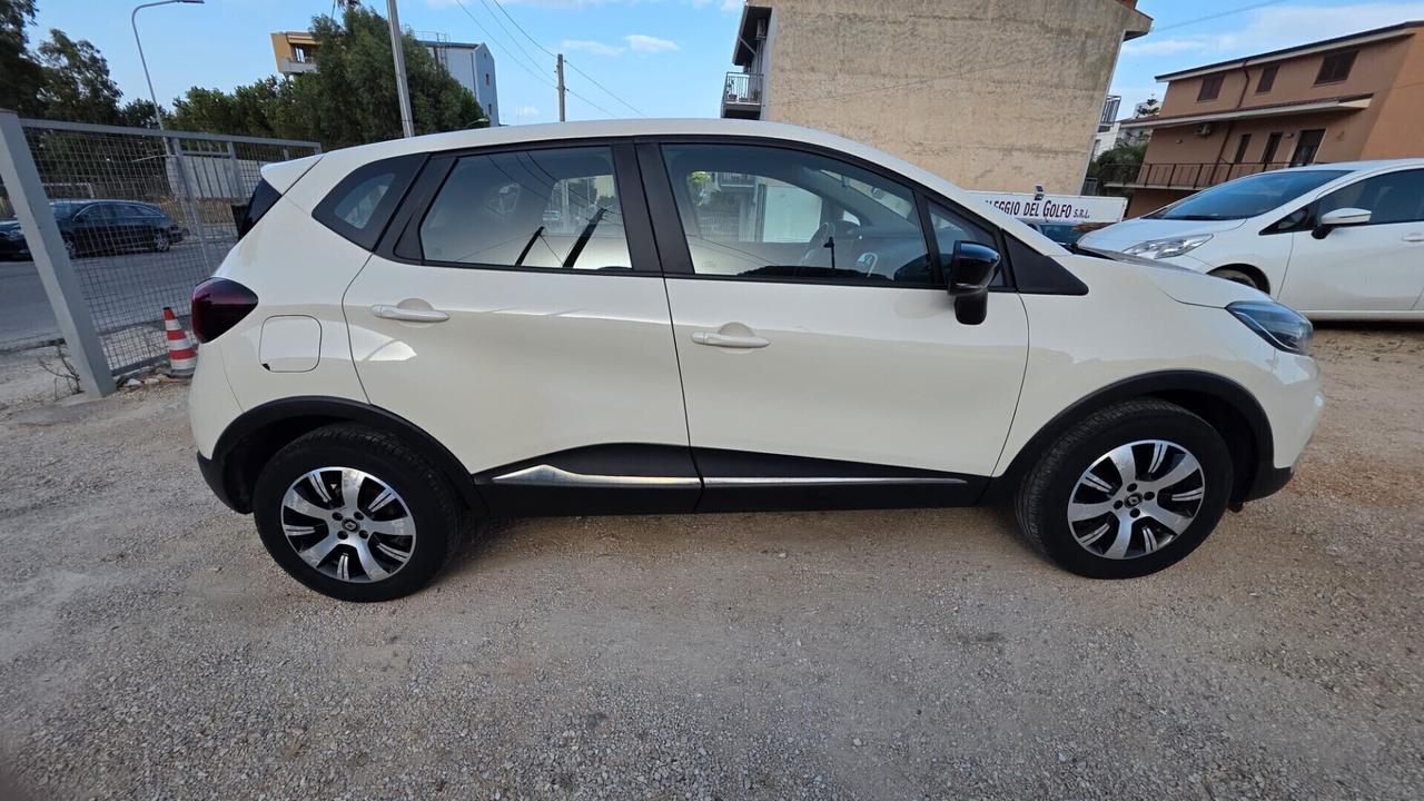 RENAULT CAPTUR dCi 8V 90 CV Life 2018 E6 € 9.500,00