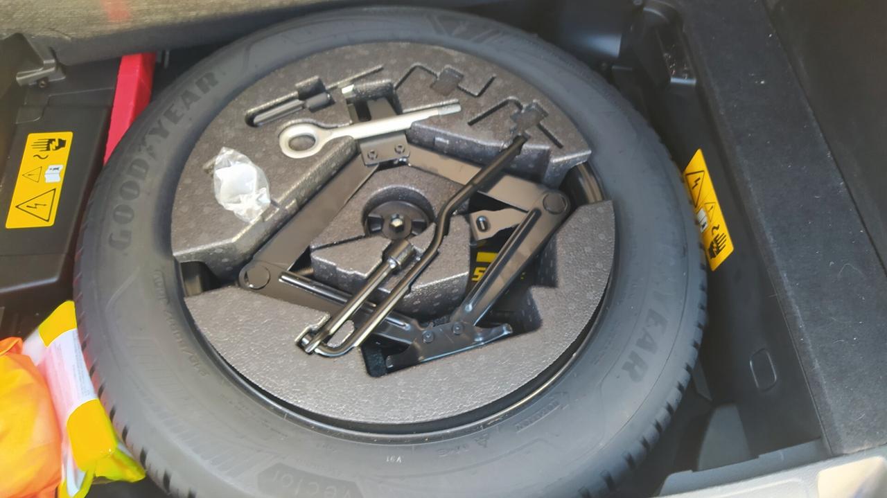 JEEP RENEGADE 4X4 HYBRID LIMITED