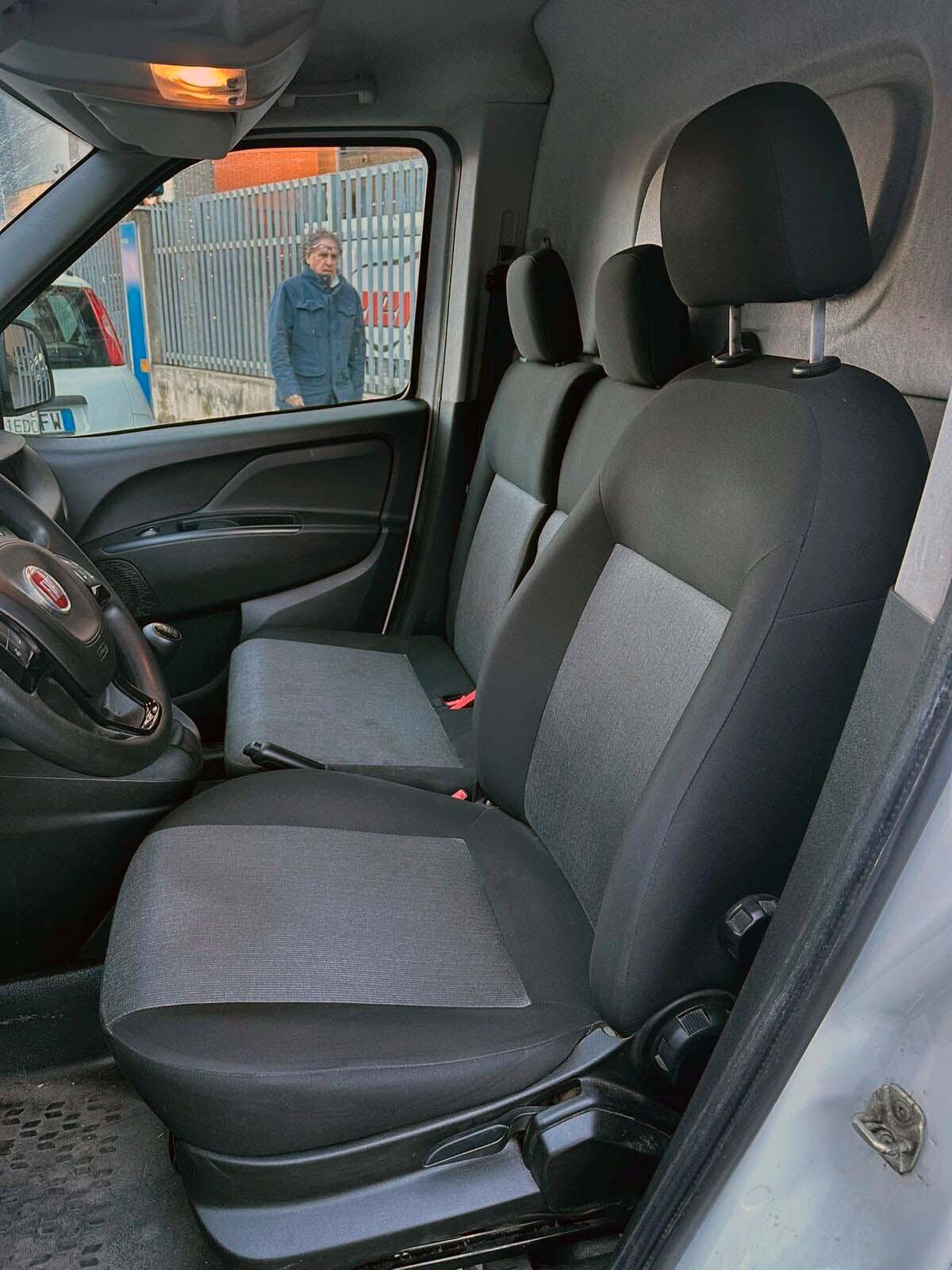 FIAT DOBLO' 1.3 MJET 95 CV NAVIGATORE SENSORI DI PARCHEGGIO UNICO PROPRIETARIO