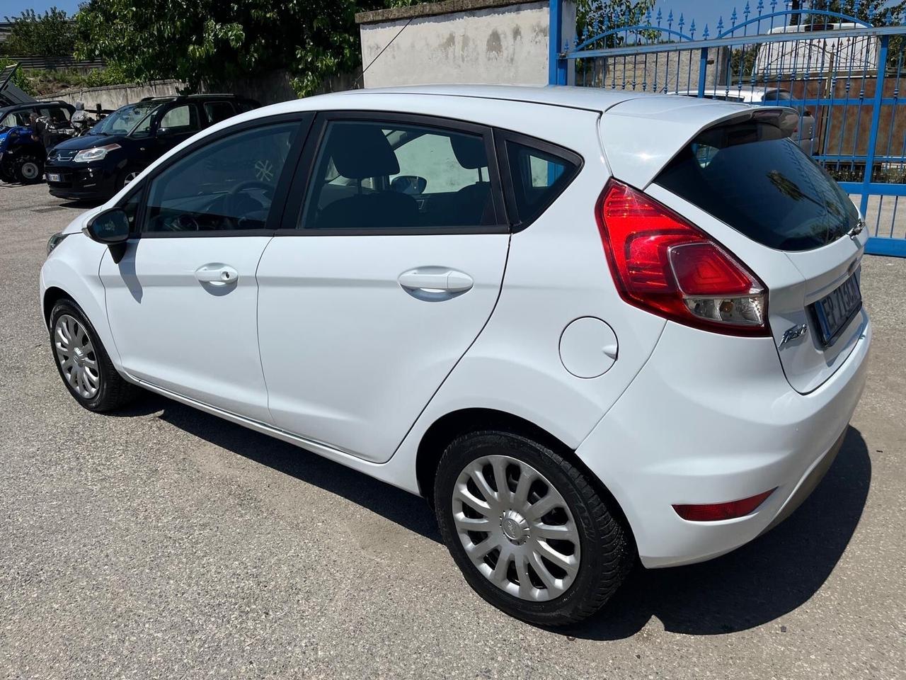 Ford fiesta 5P-1.5 tdci/75 cv-full-2013