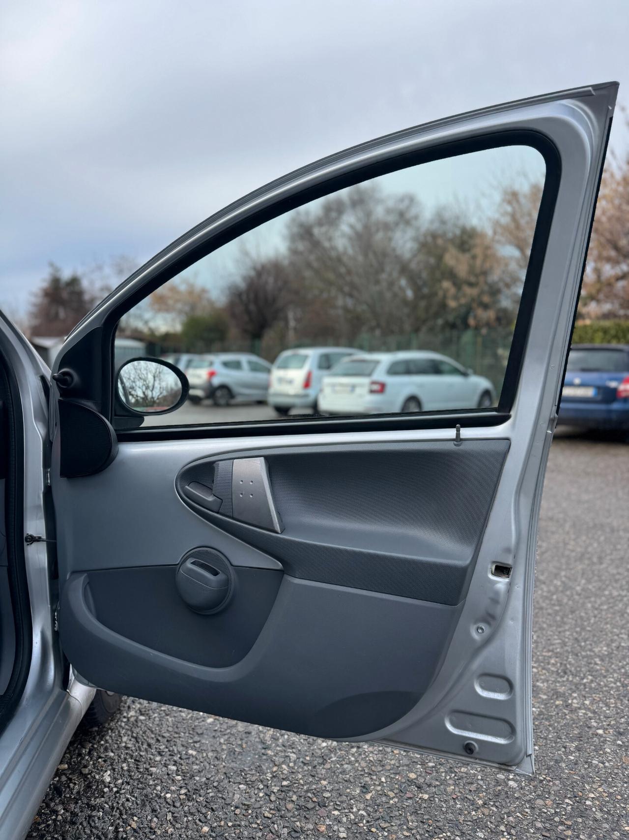 Toyota Aygo 1.0 50kW Benz 5p *67.000 km*UNICO proprietario*