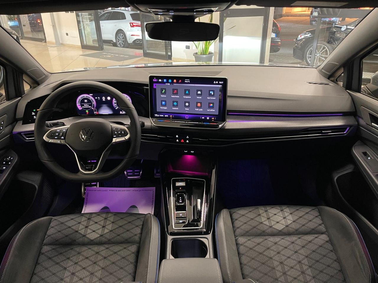 Nuova Volkswagen Golf 8.5 R-Line 2.0 TDI 150cv DSG