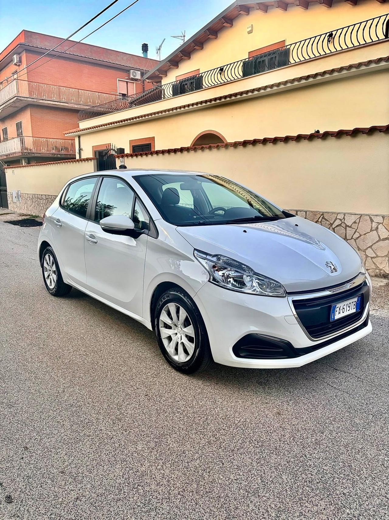 Peugeot 208 1.4 HDi 68 CV 5 porte Allure