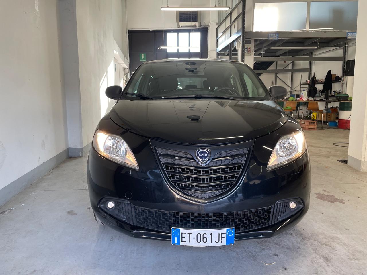 Lancia Ypsilon 1.2 69 CV 5 porte S Momodesign